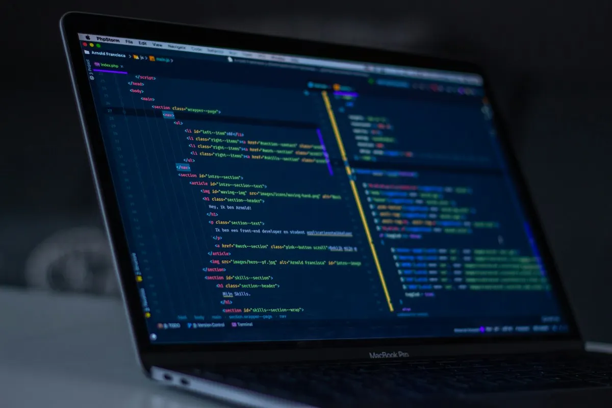 Code source affiché sur un écran